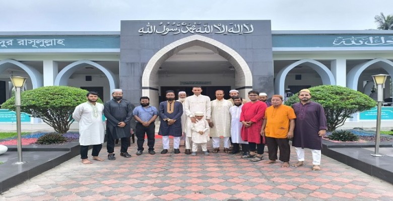 জুলাই শহীদদের আত্মার মাগফিরাত কামনায় দোয়া অনুষ্ঠান।